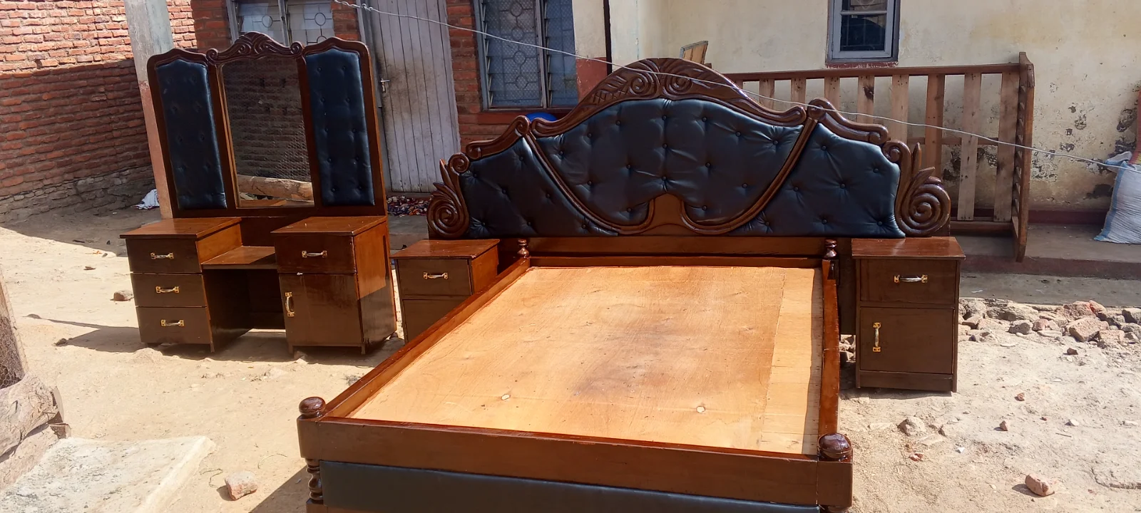 Bed and dressing table 