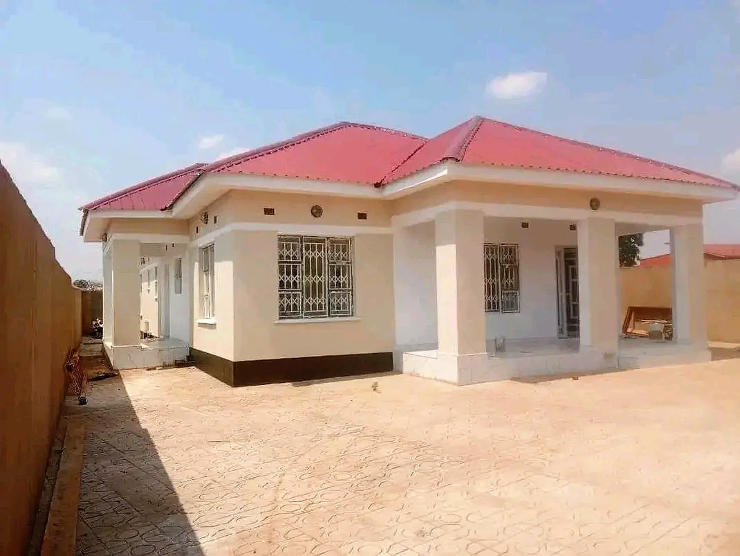 HOUSE FOR SALE (+265989849411)